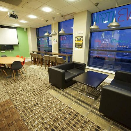 Arena Village Leeds  Luaran gambar