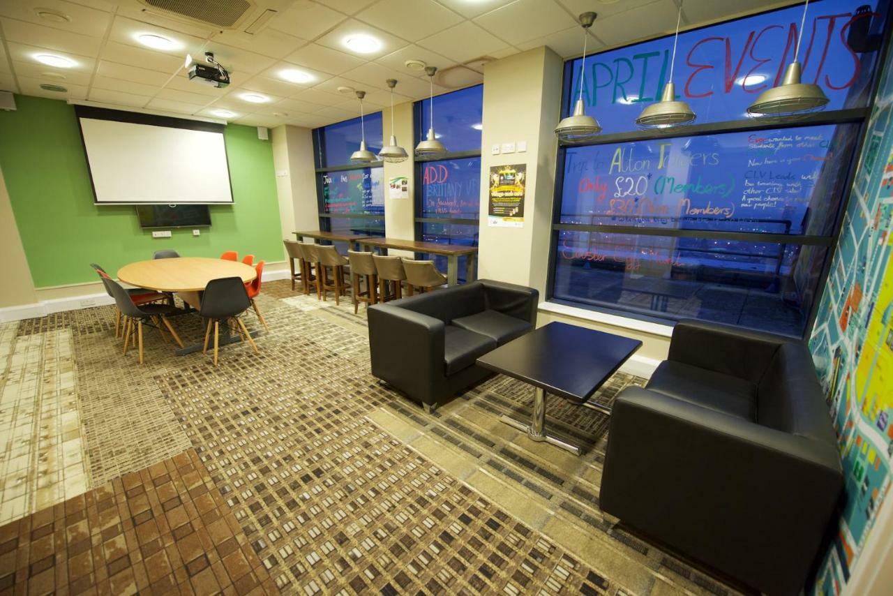 Arena Village Leeds  Luaran gambar